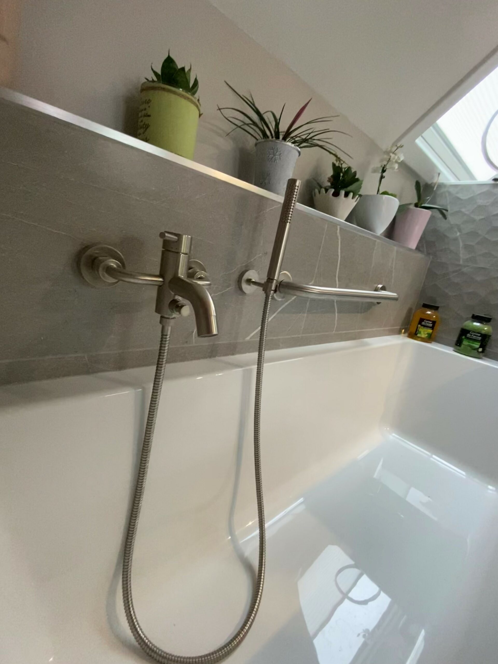 rénovation salle de bains et douche TRIADE du sur mesure, carrelage et faience grand format, a chacun son espace; meuble vasques toi et moi papier peint - TRIADE BAILLEUL - NORD DE FRANCE - NORD BELGIQUE