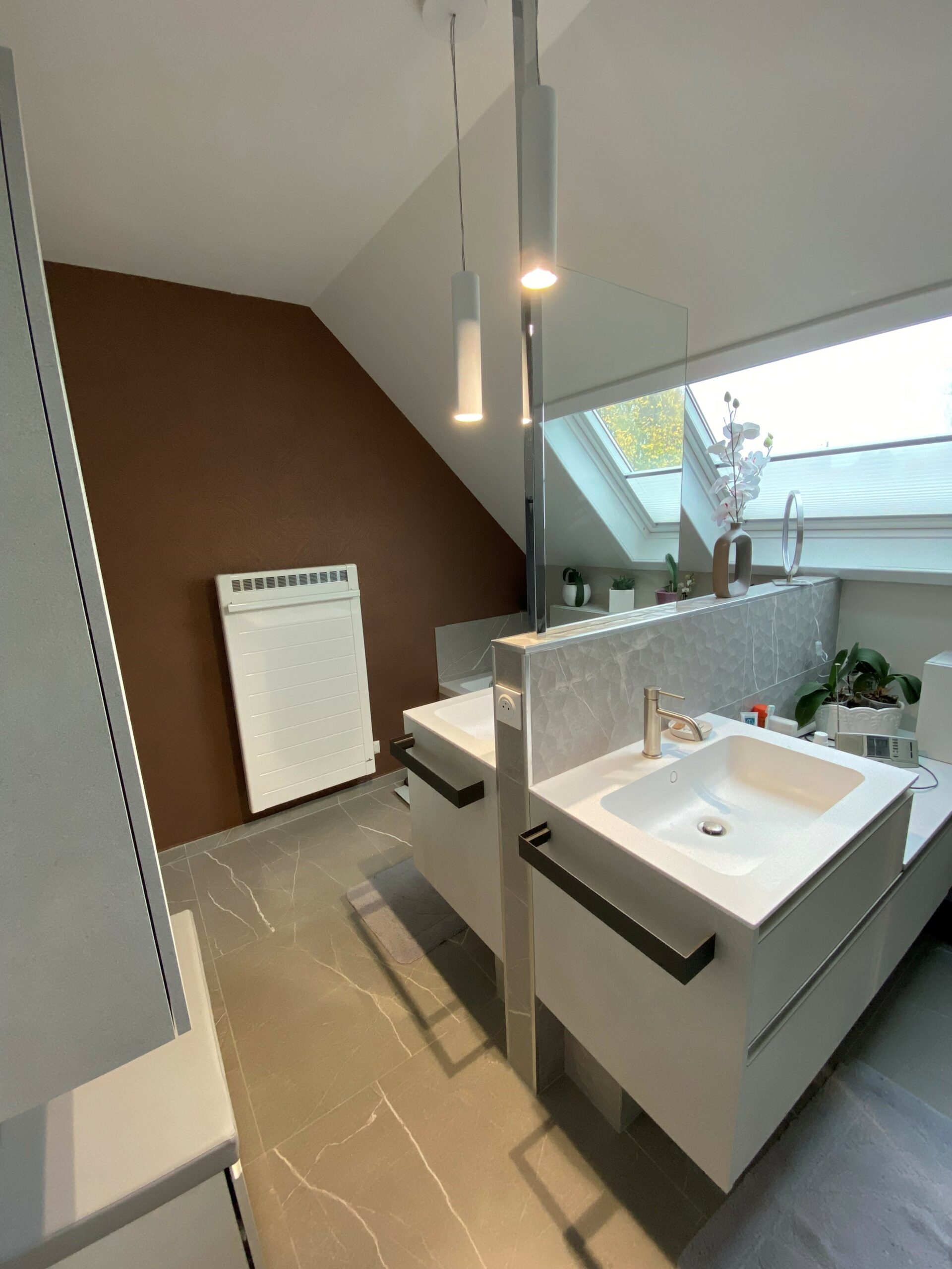 rénovation salle de bains et douche TRIADE du sur mesure, carrelage et faience grand format, a chacun son espace; meuble vasques toi et moi papier peint - TRIADE BAILLEUL - NORD DE FRANCE - NORD BELGIQUE